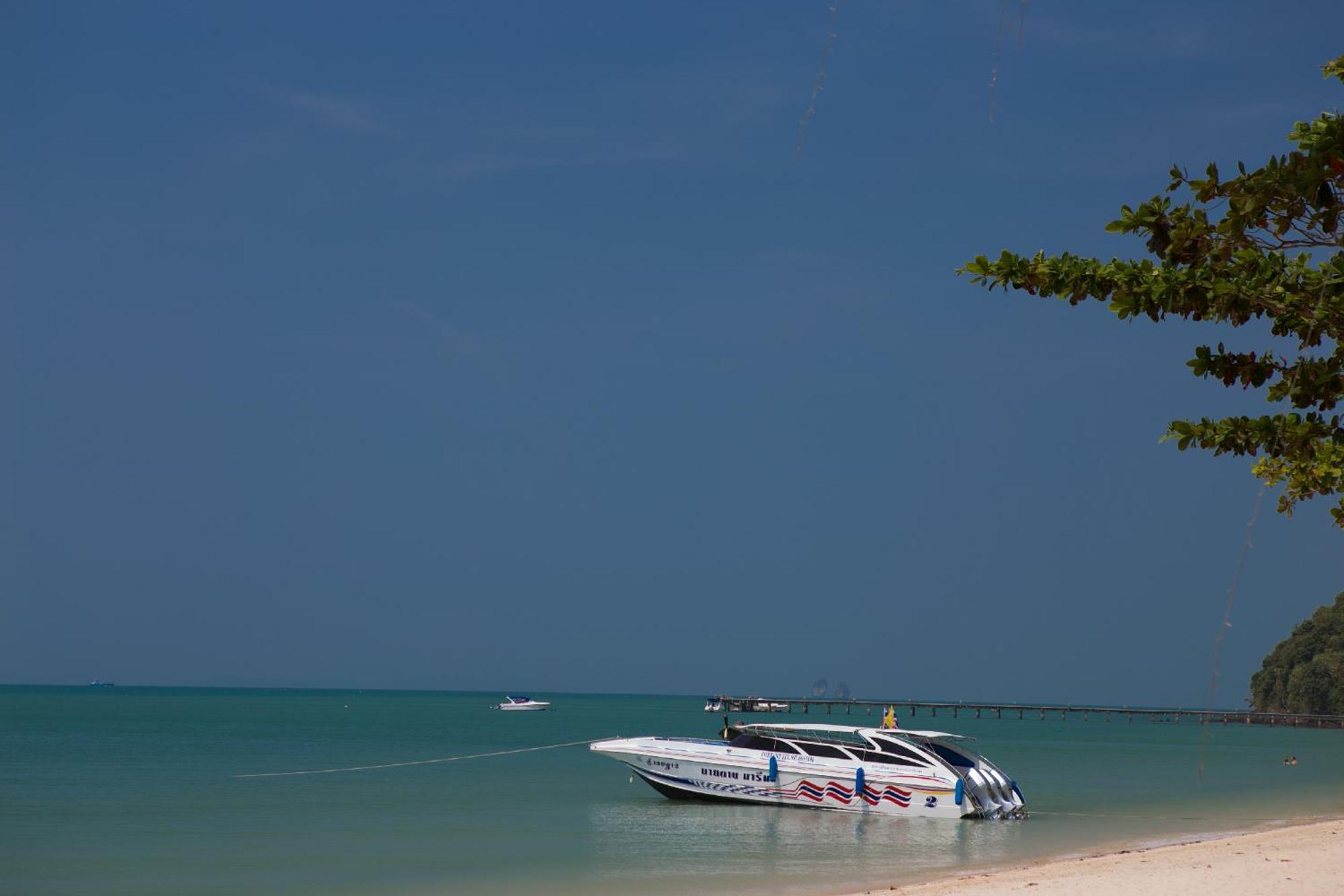 Blue Bay Resort - Access To Pool And Beach-Phuket & Krabi Ko Yao المظهر الخارجي الصورة Hua Hin beach