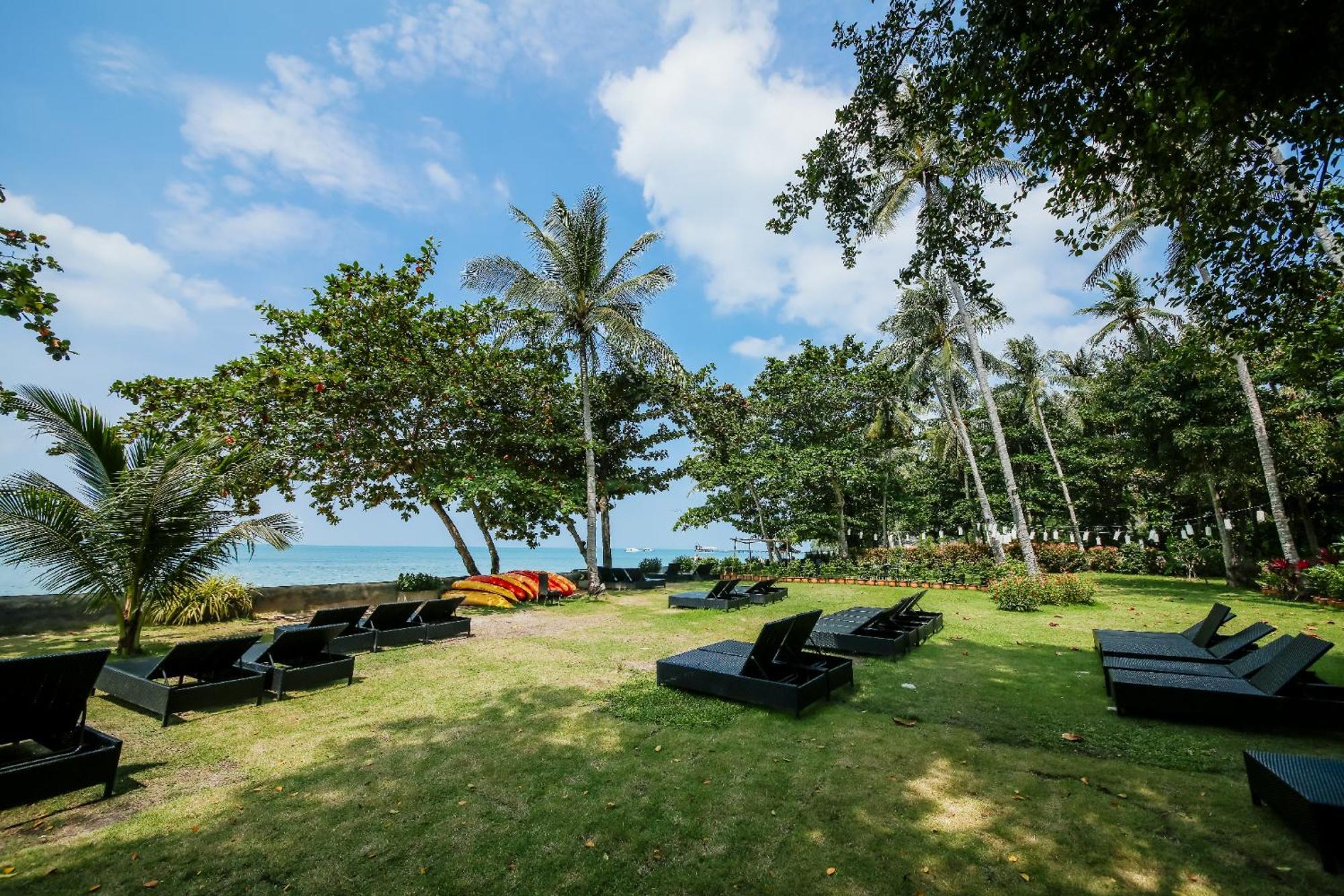 Blue Bay Resort - Access To Pool And Beach-Phuket & Krabi Ko Yao المظهر الخارجي الصورة The beach at the resort
