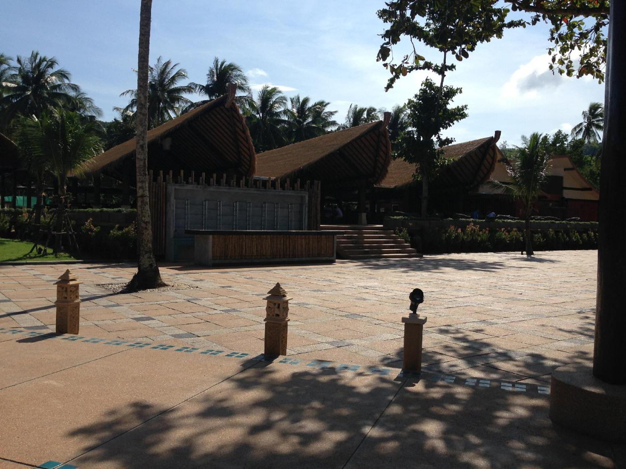 Blue Bay Resort - Access To Pool And Beach-Phuket & Krabi Ko Yao المظهر الخارجي الصورة The stage of the resort's theatre