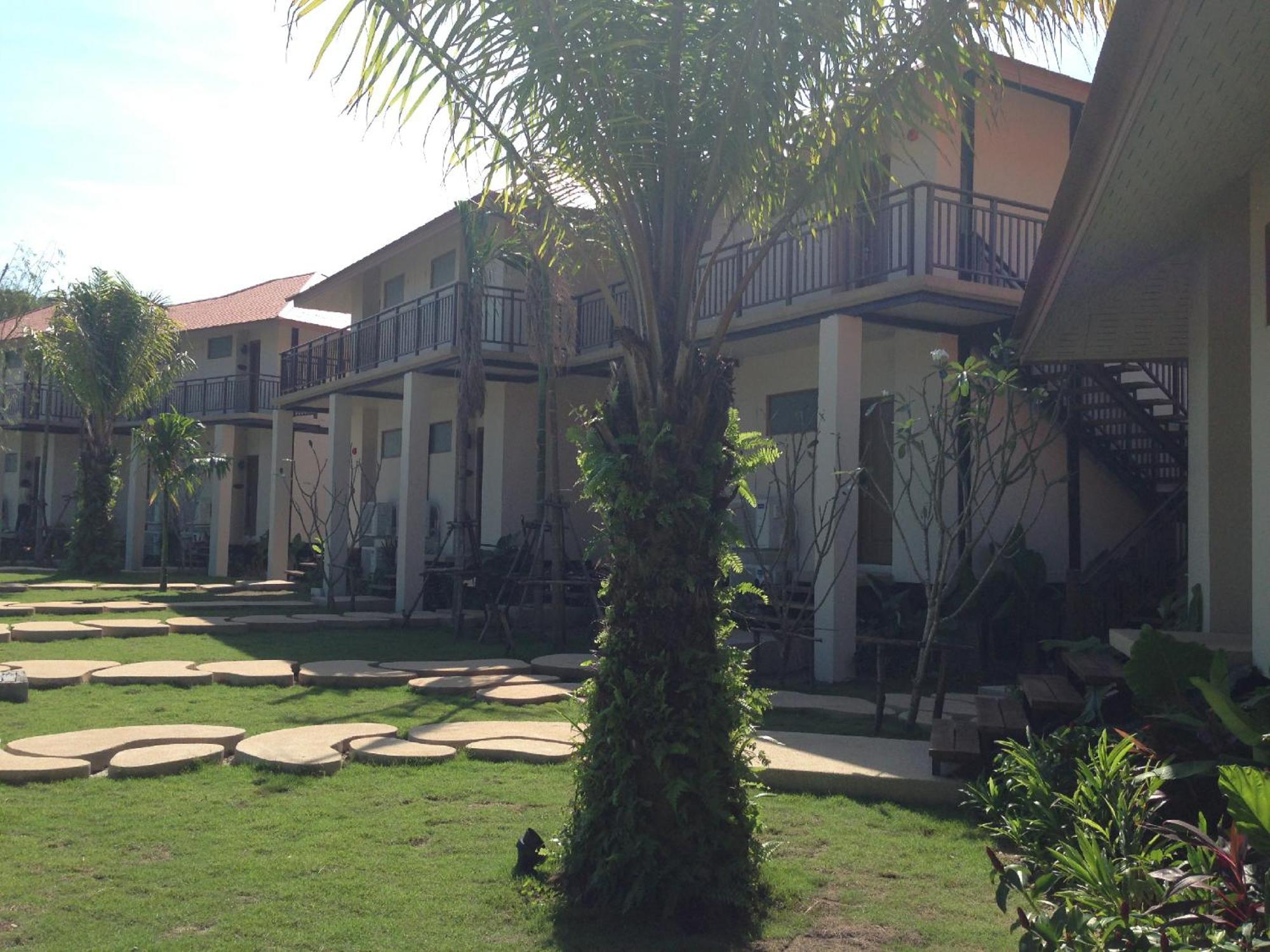 Blue Bay Resort - Access To Pool And Beach-Phuket & Krabi Ko Yao المظهر الخارجي الصورة The hotel's garden